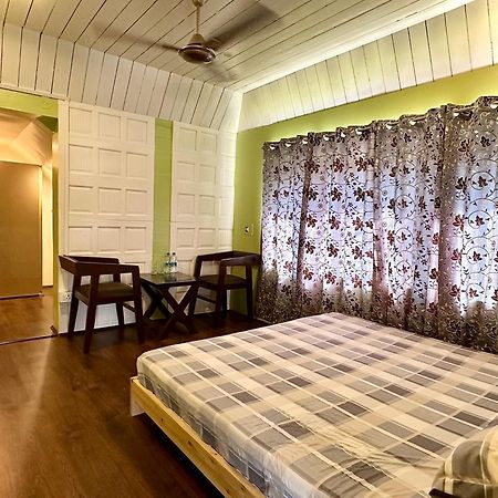 מלון Srīnagar The Chinar Retreat Hut מראה חיצוני תמונה