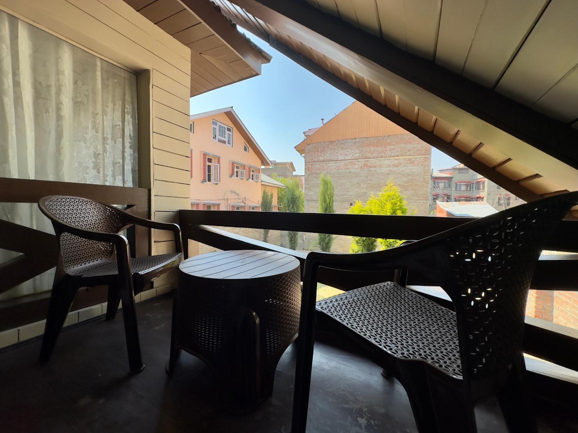 מלון Srīnagar The Chinar Retreat Hut מראה חיצוני תמונה