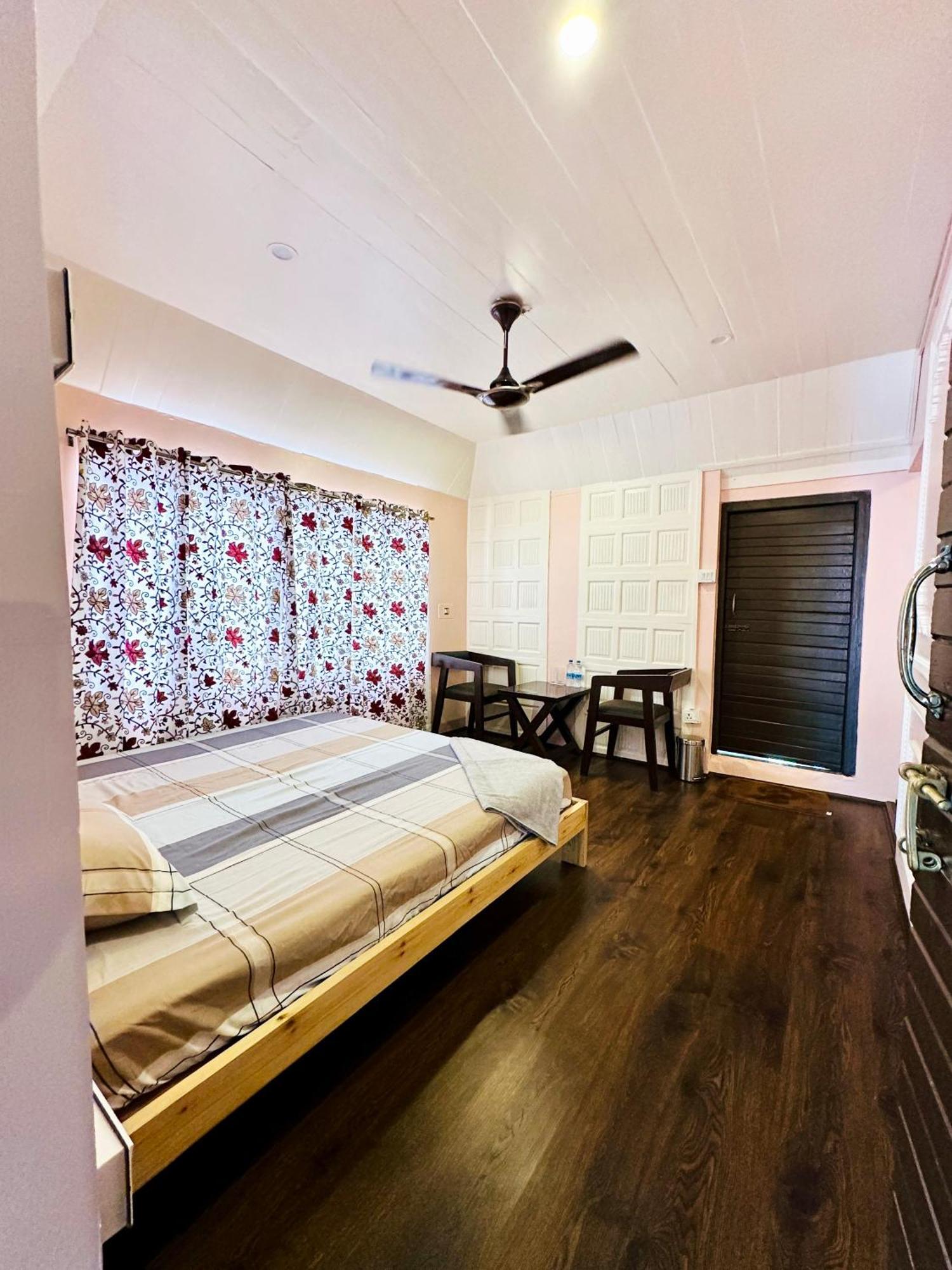 מלון Srīnagar The Chinar Retreat Hut מראה חיצוני תמונה