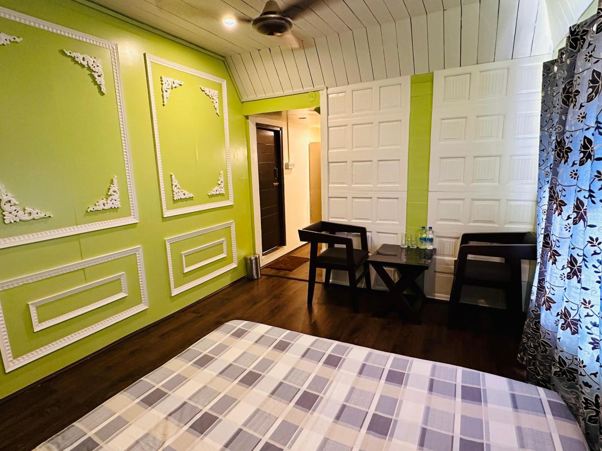 מלון Srīnagar The Chinar Retreat Hut מראה חיצוני תמונה